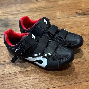 NWOT  Sz 39 Peloton Black and Red Cycling Shoes